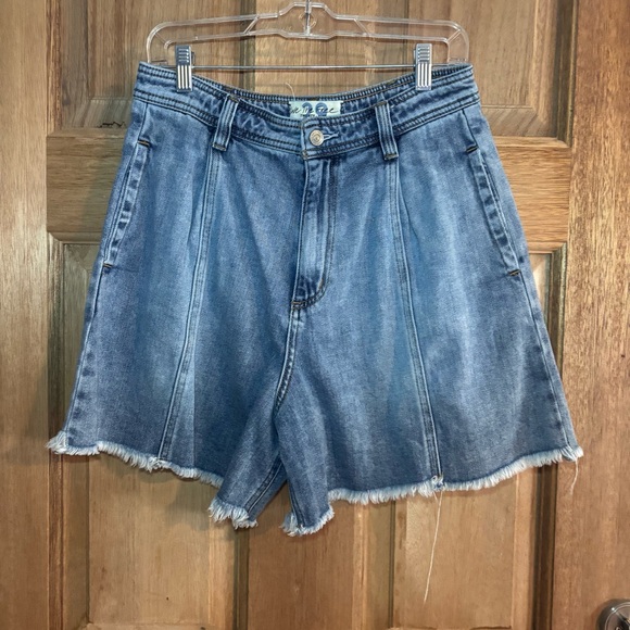We The Free women’s Blue Jean Shorts Frayed Hem Casual size 29 - Picture 1 of 7